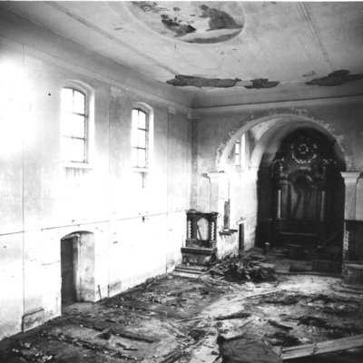 Interiér kostela před požárem v roce 1988