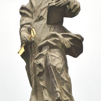 Socha sv. Petra na atice