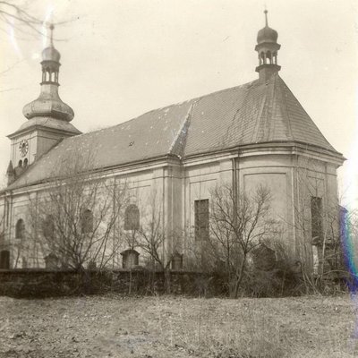 Areál kostela přibližně v roce 1968
