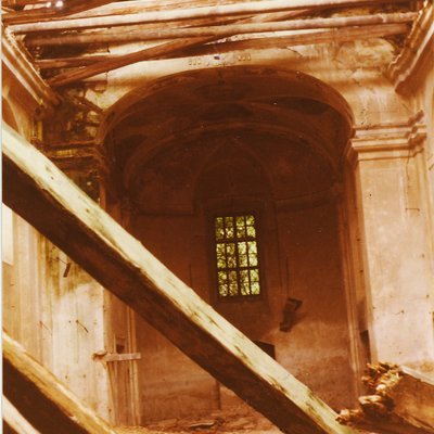 Interiér kostela v roce 1981