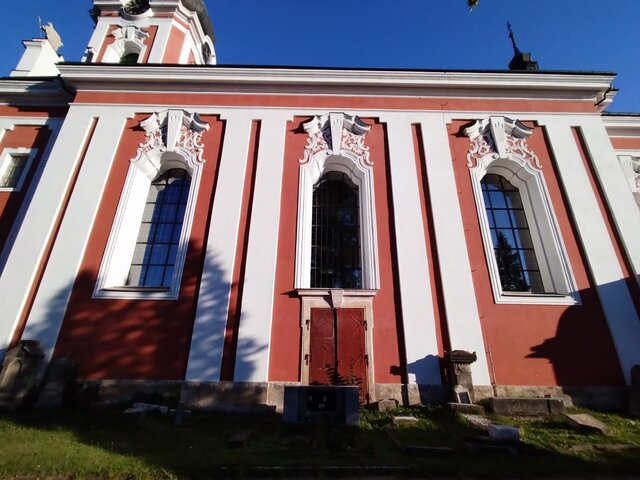 Arnoltice - kostel Nanebevzetí Panny Marie  - obnova oken - jižní fasáda - VIII. 2023