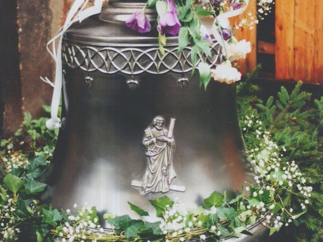 Zvon sv. Petr (hmotnost 343 kg, tón h1)