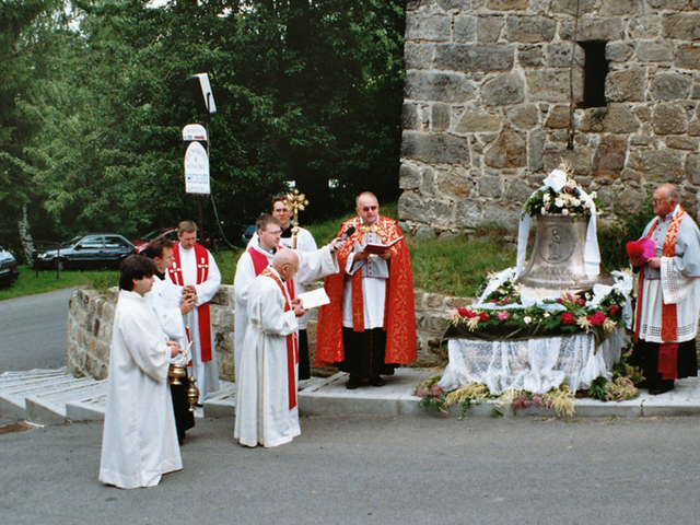 Žehnání zvonu sv. Pavla v roce 2004